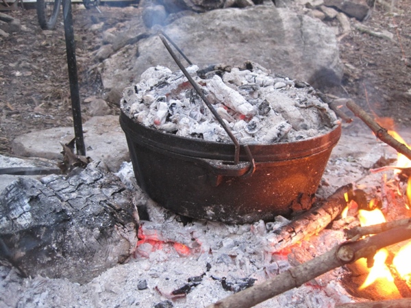 Dutch oven roasting with a 50%-50% coal mix